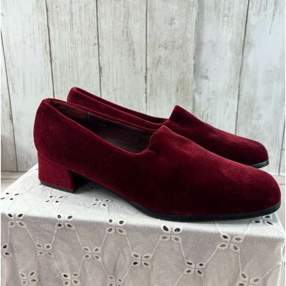 Vintage Vittorio Ricci Shoes Women 8.5M Block Heel Velvet Slip On 90s Fashion - Picture 1 of 15